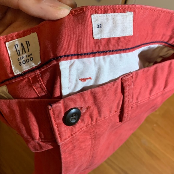 GAP Shorts - Picture 2 of 2